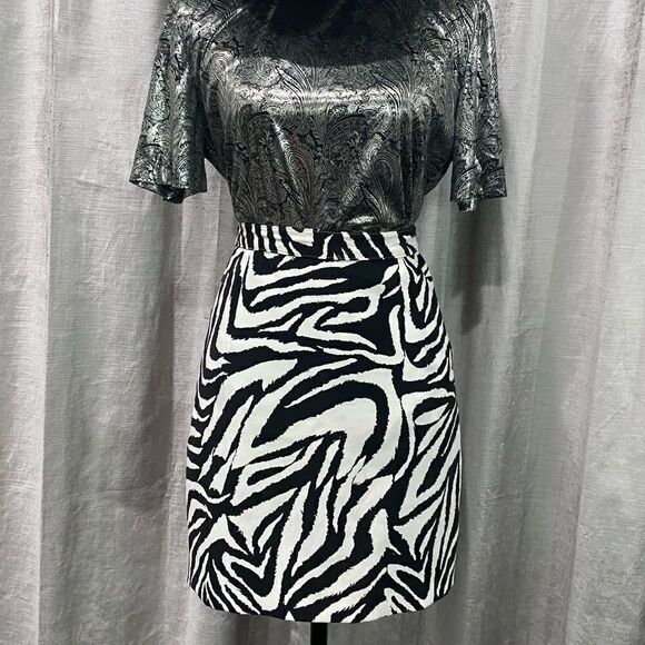 ⭐️ VINTAGE Zebra Print Mini Skirt 🔥 ! - Picture 3 of 7